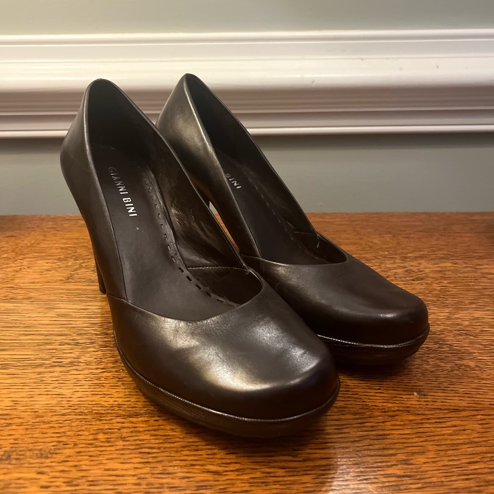 Gianni Bini black heels!